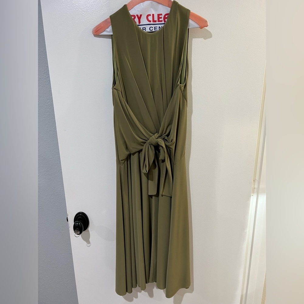 M.M. LaFleur dress size large, would fit a curvy 8 to a slim size 12